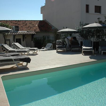 Brit Hotel Confort Le Revest Sainte-Maxime Exterior photo