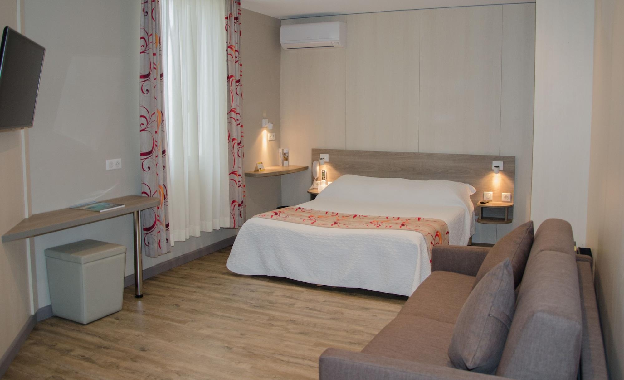Brit Hotel Confort Le Revest Sainte-Maxime Exterior photo