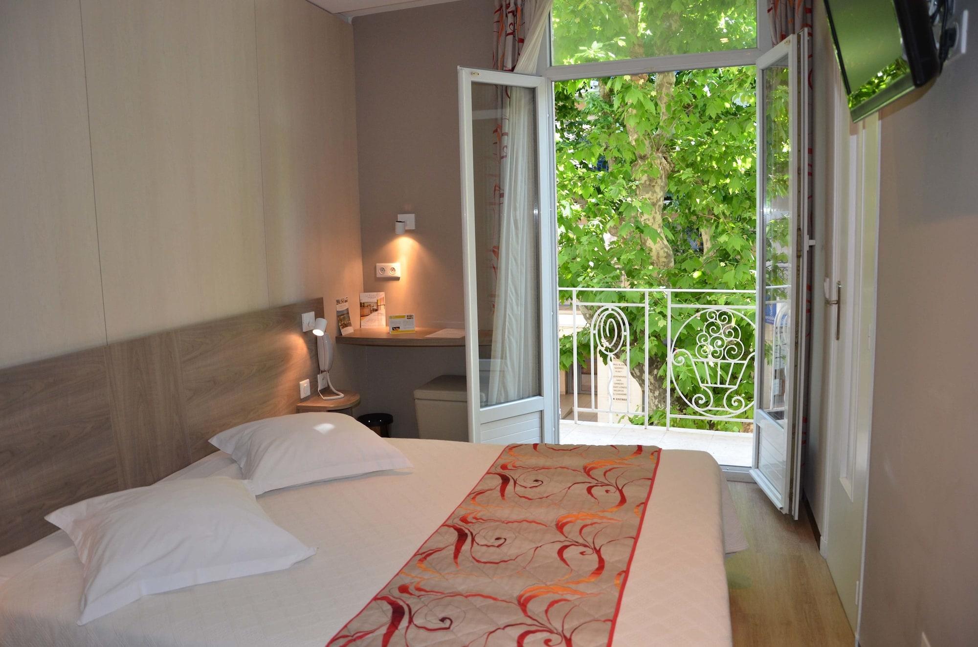 Brit Hotel Confort Le Revest Sainte-Maxime Exterior photo