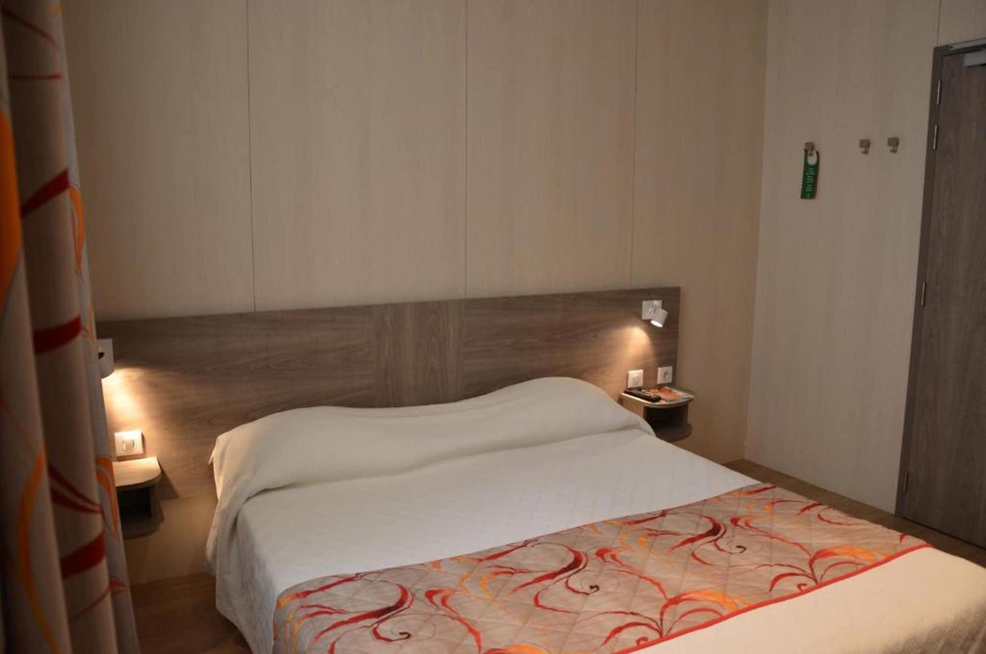 Brit Hotel Confort Le Revest Sainte-Maxime Exterior photo