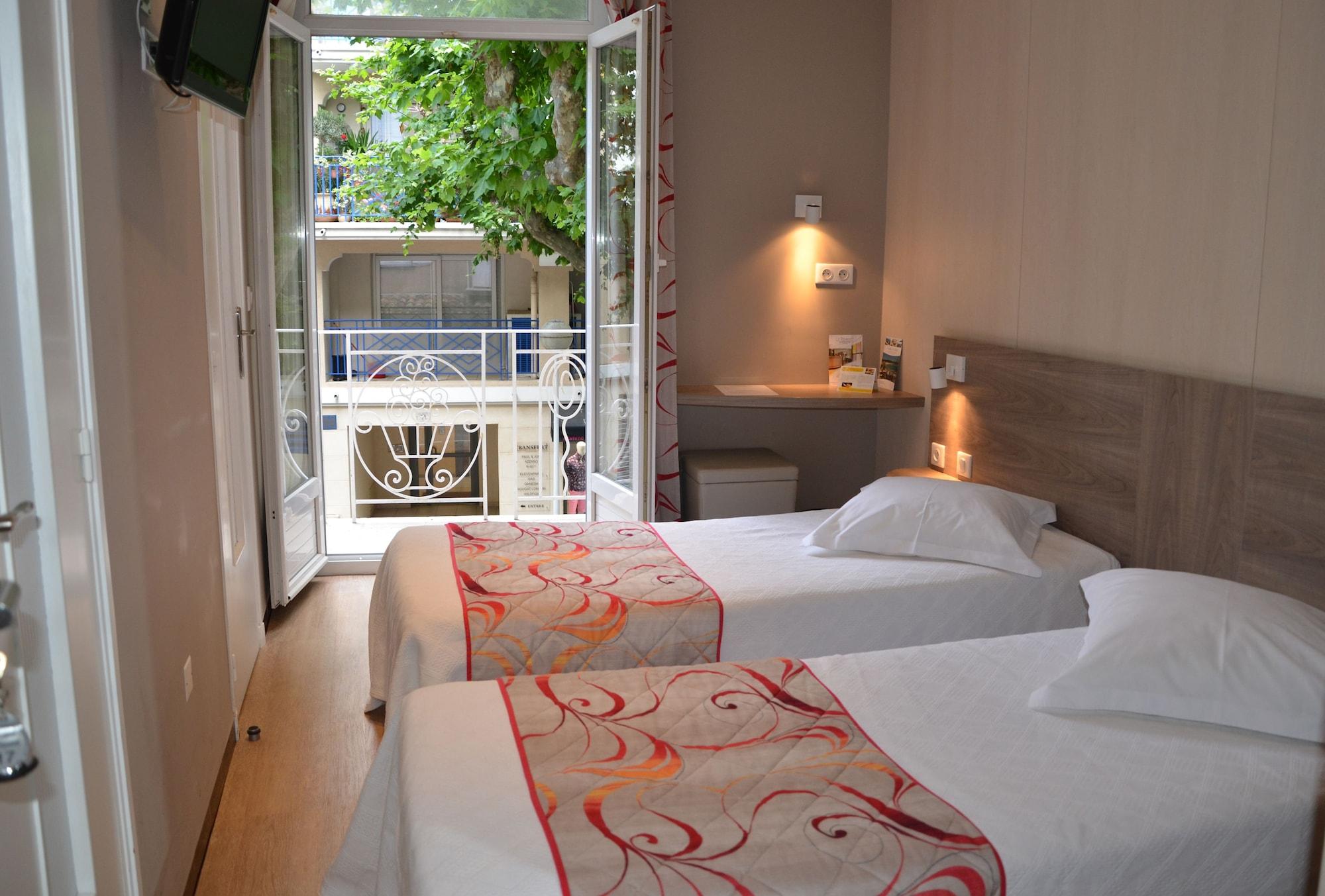 Brit Hotel Confort Le Revest Sainte-Maxime Exterior photo